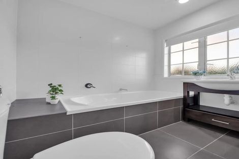 Photo of property in 3 Aunceston Rise, Alfriston, Auckland, 2105