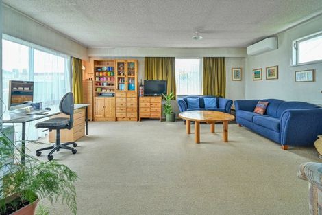 Photo of property in 110 Warwick Road, Mayfair, Hastings, 4122