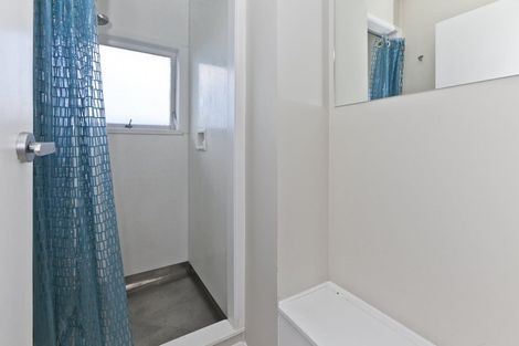 Photo of property in 27 Mcbreen Avenue, Northcote, Auckland, 0627