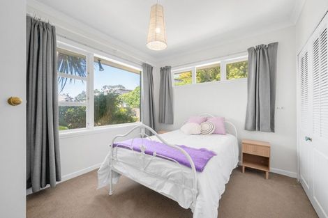 Photo of property in 5 Turville Crescent, Newlands, Wellington, 6037