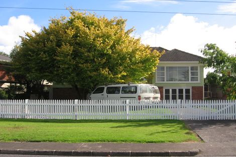 Photo of property in 8 Graham Avenue, Te Atatu Peninsula, Auckland, 0610