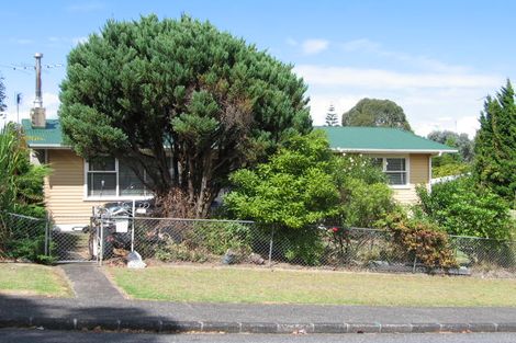 Photo of property in 3 Firle Place, Green Bay, Auckland, 0604