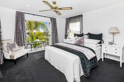 Photo of property in 2 Canonbie Place, East Tamaki Heights, Auckland, 2016