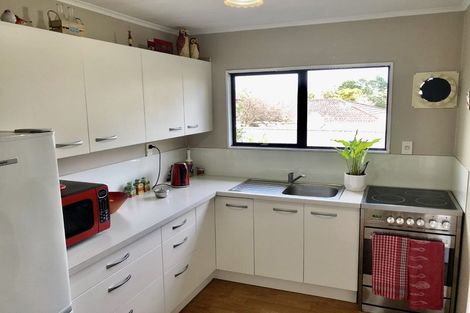 Photo of property in 1/6 Peterhouse Place, West Harbour, Auckland, 0618