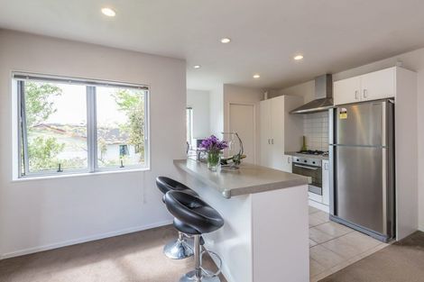 Photo of property in 1/31 Tetrarch Place, Totara Vale, Auckland, 0629