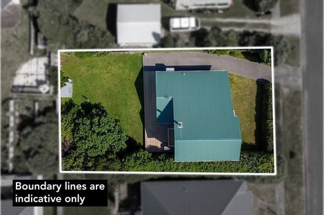 Photo of property in 13 Reeves Street, Waikanae Beach, Waikanae, 5036