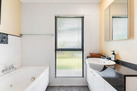 Photo of property in 20 John Downs Drive, Browns Bay, Auckland, 0630