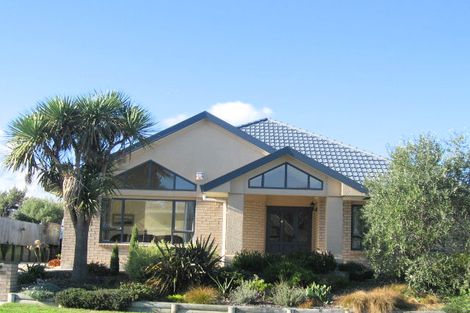 Photo of property in 39 Guildford Drive, Paraparaumu, 5032