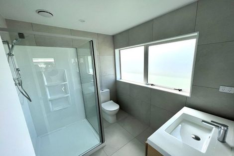 Photo of property in 15 Taikura Avenue, Red Beach, 0932