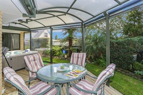 Photo of property in 16 Warriston Avenue, Waiuku, 2123