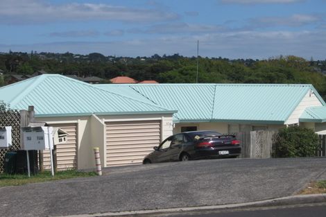 Photo of property in 2/10 Fernlea Rise, Bayview, Auckland, 0629