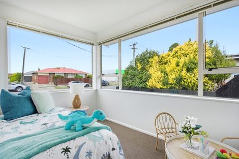 Photo of property in 1/25 Prestons Road, Redwood, Christchurch, 8051
