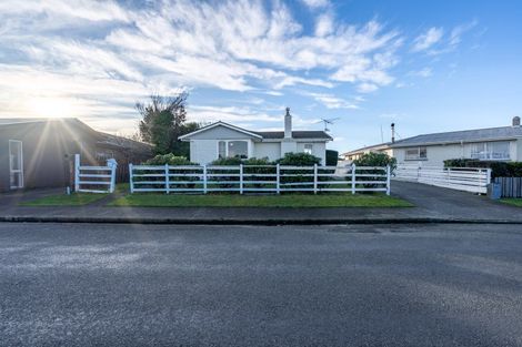 Photo of property in 10 Bruce Street, Waikiwi, Invercargill, 9810