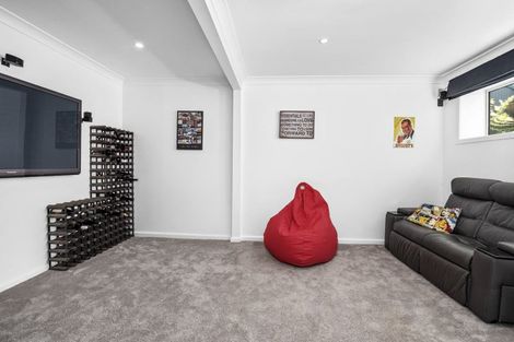 Photo of property in 2/11 Ridge Road, Waiake, Auckland, 0630