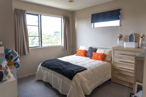 Photo of property in 5 Kaweka Close, Aotea, Porirua, 5024