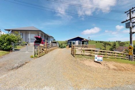 Photo of property in 32 Oxford Street, Whakapirau, Maungaturoto, 0583