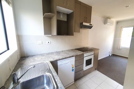 Photo of property in 33 Claverdon Drive, Massey, Auckland, 0614