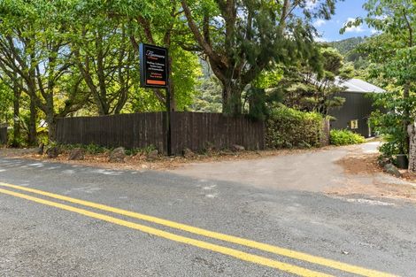 Photo of property in 127 Bethells Road, Waitakere, 0781