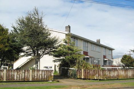 Photo of property in 2 Discovery Place, Marfell, New Plymouth, 4310