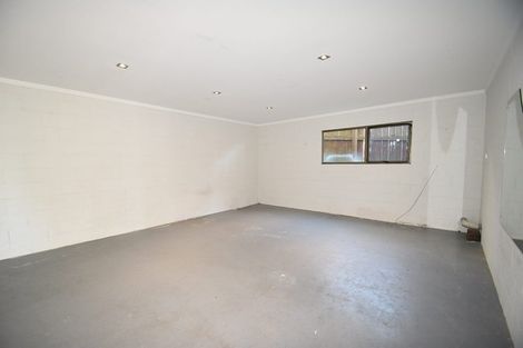 Photo of property in 24 Domain Crescent, Muriwai, Waimauku, 0881