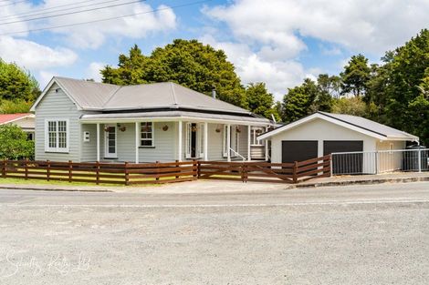 Photo of property in 17 Franklin Road, Paparoa, 0571
