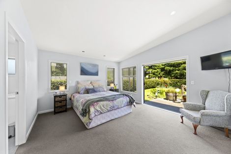 Photo of property in 2 Seagers Close, Kinloch, Taupo, 3377