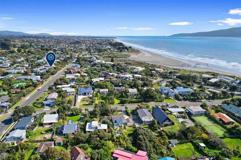 Photo of property in 6 William Street, Waikanae Beach, Waikanae, 5036