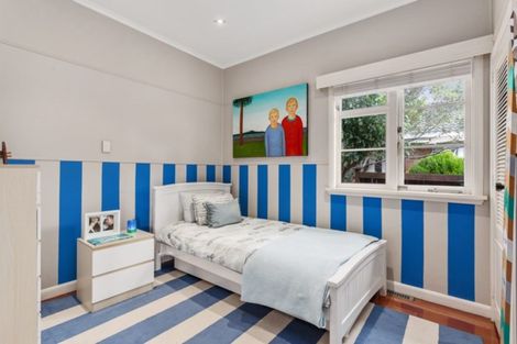 Photo of property in 15 Eversleigh Road, Belmont, Auckland, 0622