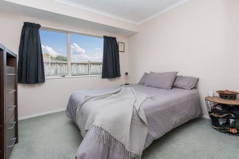 Photo of property in 22 Montecito Place, Golflands, Auckland, 2013