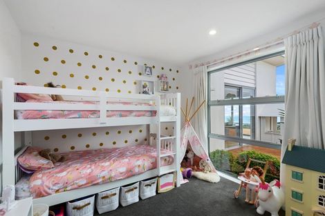 Photo of property in 12 Parkridge Place, Mount Pleasant, Christchurch, 8081