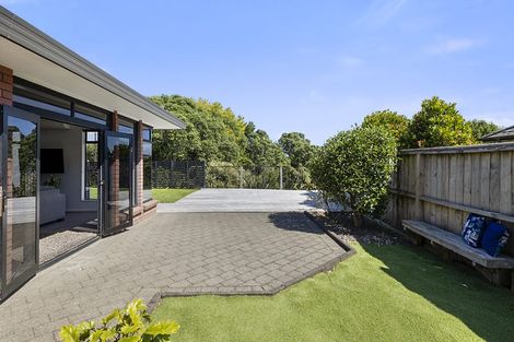 Photo of property in 16 Karina Road, Merrilands, New Plymouth, 4312
