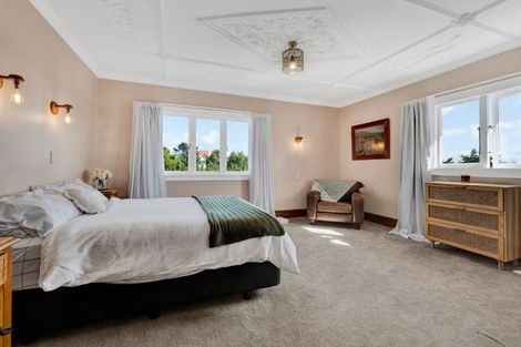 Photo of property in 6 Ridge Lane, New Plymouth, 4310