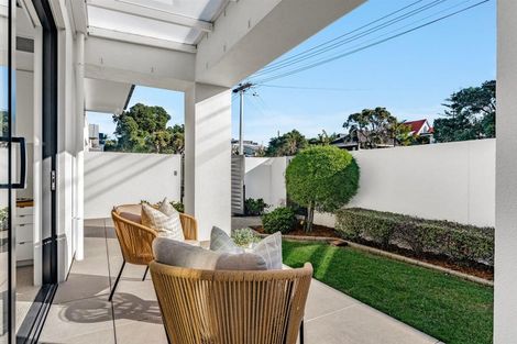 Photo of property in 23 Muritai Road, Milford, Auckland, 0620