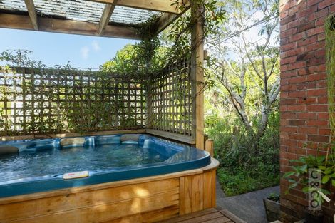 Photo of property in 16 Karaka Street, Helensville, 0800