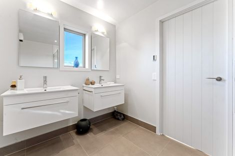 Photo of property in 18a Sylvan Park Avenue, Milford, Auckland, 0620