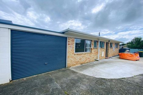 Photo of property in 2/15 Ballater Place, Highland Park, Auckland, 2010