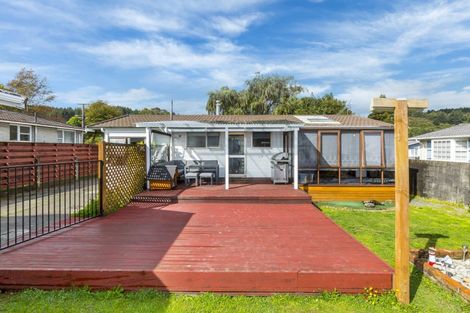 Photo of property in 71 Oregon Drive, Maoribank, Upper Hutt, 5018