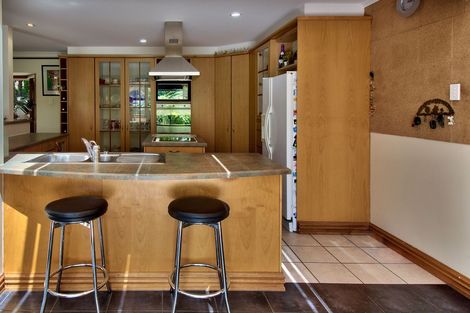 Photo of property in 31 Napuka Road, Henderson Valley, Auckland, 0612