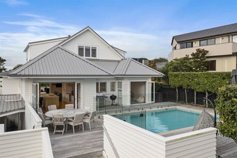 Photo of property in 136 Mellons Bay Road, Mellons Bay, Auckland, 2014