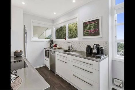 Photo of property in 25 Waikite Road, Welcome Bay, Tauranga, 3112