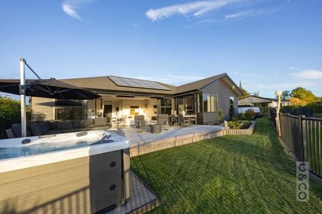 Photo of property in 21 Vogwill Road, Kumeu, 0810