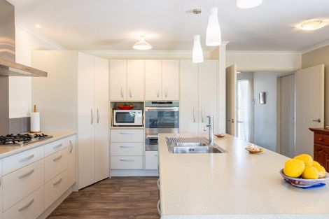 Photo of property in 33 Ketemaringi Way, Manakau, Levin, 5573