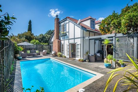 Photo of property in 6 Terrylyn Drive, Hillcrest, Auckland, 0627