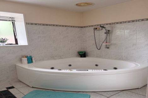 Photo of property in 18 Shaftesbury Street, Avonhead, Christchurch, 8042