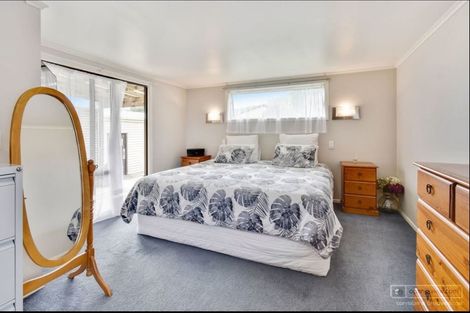 Photo of property in 80 Everglade Drive, Goodwood Heights, Auckland, 2105