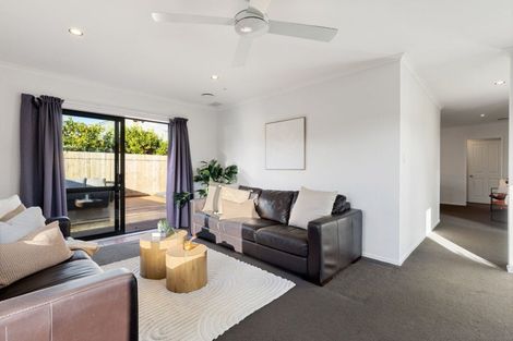 Photo of property in 10 Cairns Crescent, Rototuna, Hamilton, 3210