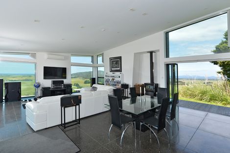 Photo of property in 77 Rangiuru Drive, Parua Bay, Onerahi, 0192