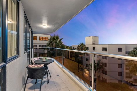 Photo of property in 4b/171 Hurstmere Road, Takapuna, Auckland, 0622