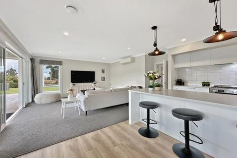 Photo of property in 7 Lochinvar Lane, Acacia Bay, Taupo, 3385