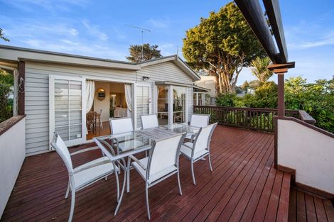 Photo of property in 23 Pohutukawa Avenue, Shelly Park, Auckland, 2014